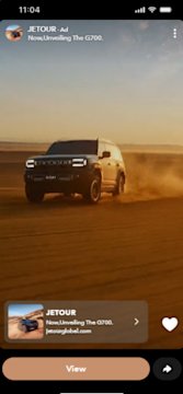 SUV traversant le desert au coucher du soleil mettant en avant le Jetour G700 pour la marque.