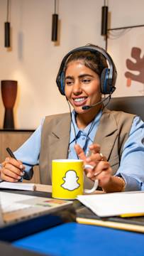 محترفة تراجع تكاليف الحملات على سناب شات، توضح تسعيرا مرنا يتيح التحكم في الانفاق والبدء او الايقاف في اي وقت.